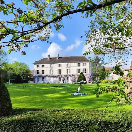 Chateau De Brinville Saint-Sauveur-sur-Ecole Buitenkant foto